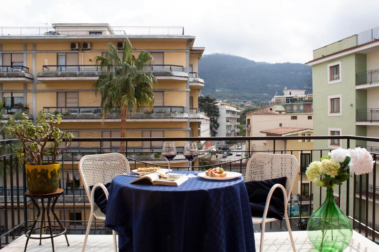 Casa Derosa In Sorrento Centro Apartment Exterior foto